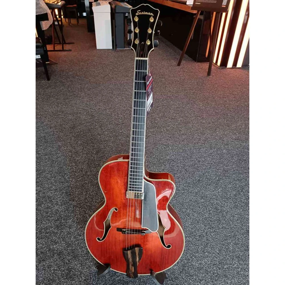 Pre-Owned Eastman AR805CE Archtop Guitar, Sunburst
